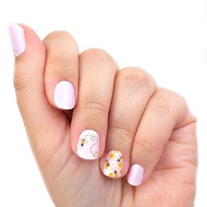 Color Street nail strips Bee You